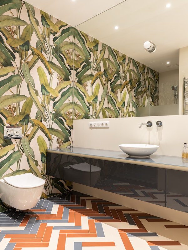 Fixation d'un meuble salle de bain suspendu